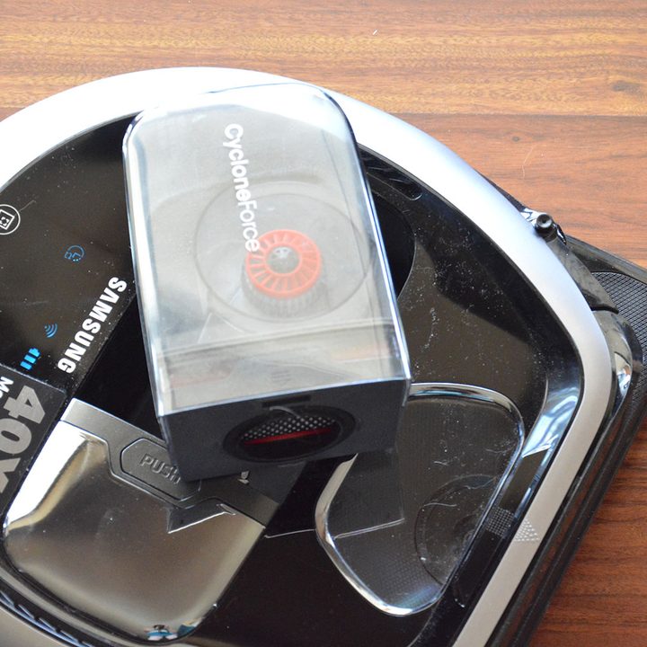 Samsung Powerbot R7070 review dust cup
