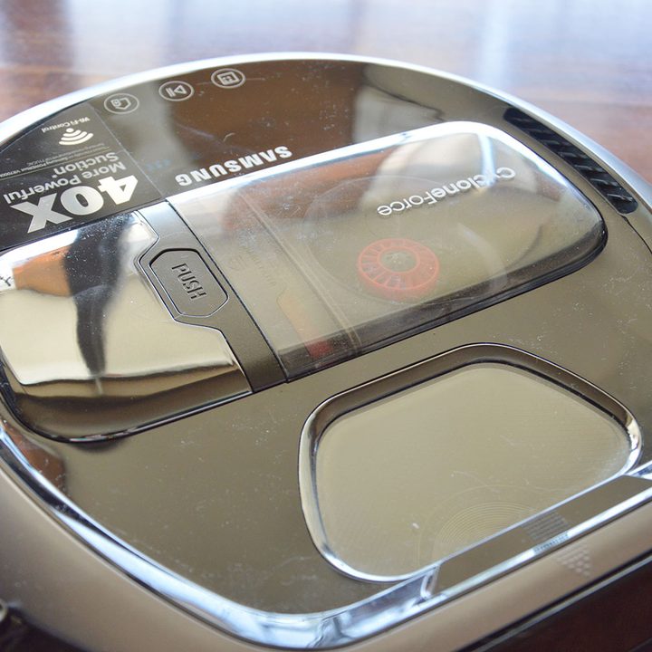 Samsung Powerbot R7070 review top angle