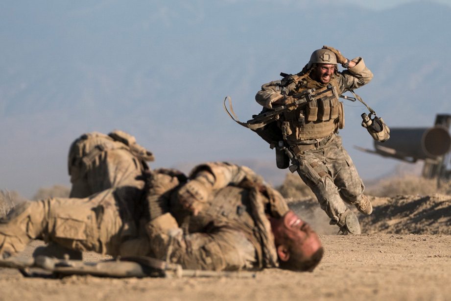 Solider in The Wall runs after taking sniper fire with his wounded squadmate in the foreground