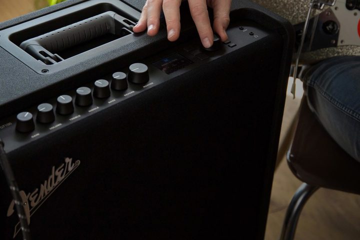 Fender Mustang GT 200 lifestyle