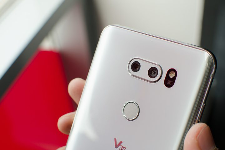 LG V30 dual camera