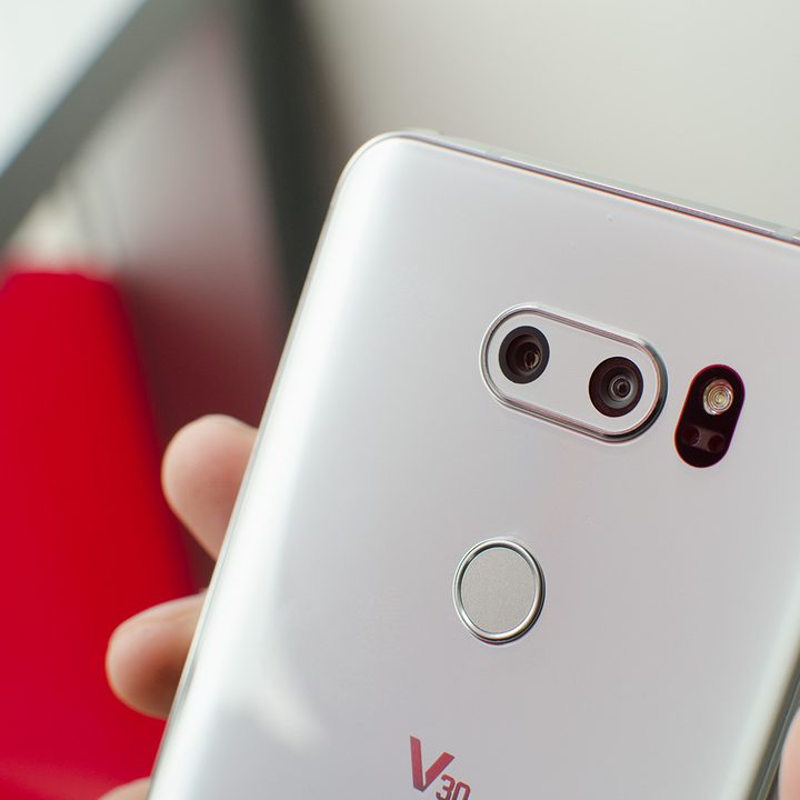 LG V30 dual camera