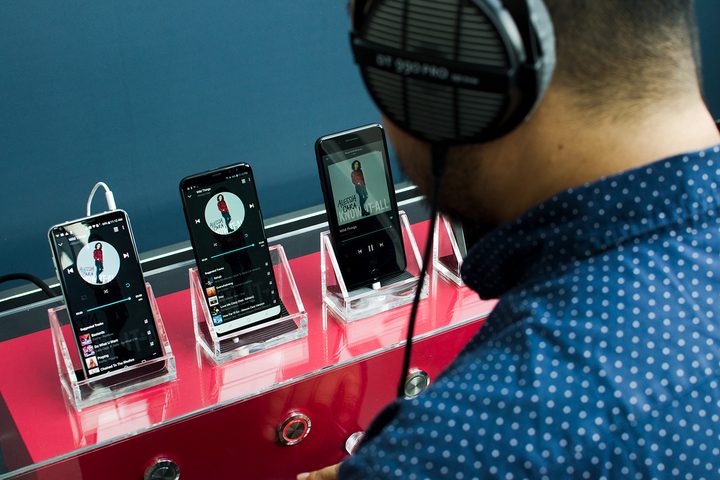 LG V30 music