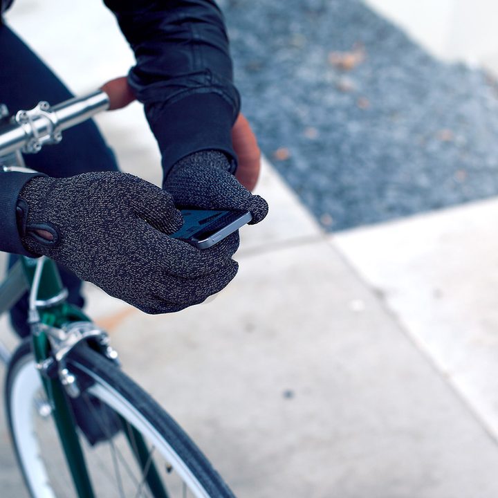 Mujjo Double-Layered Touchscreen Gloves.