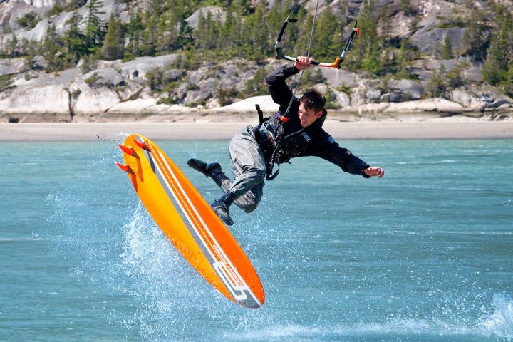Kitesurfing