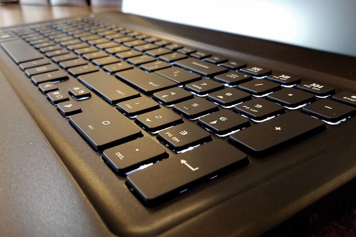 EVGA SC17 1080 review keyboard side