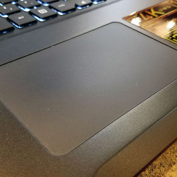EVGA SC17 1080 review trackpad