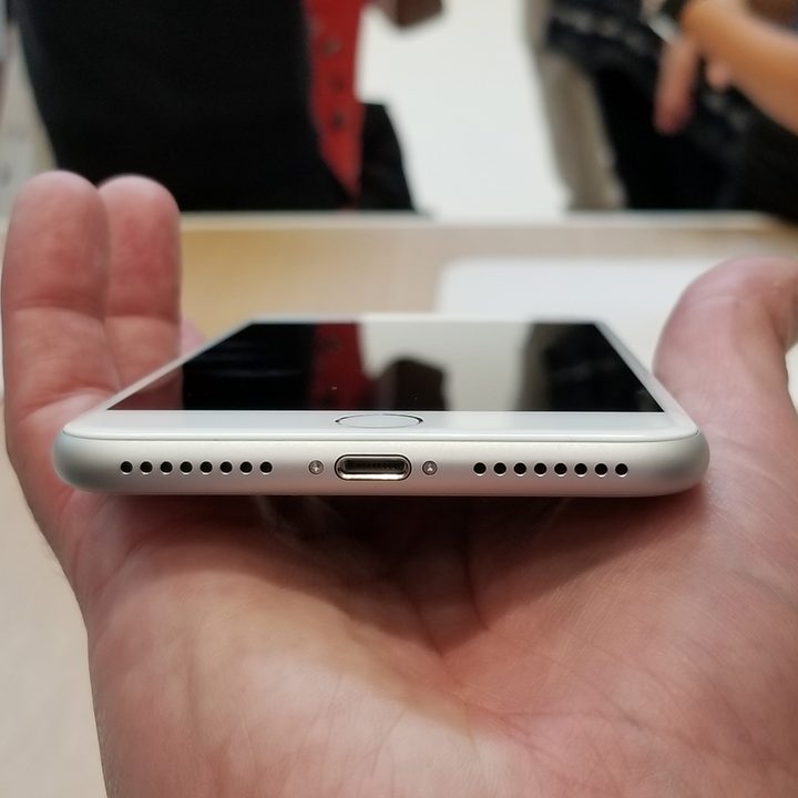 iPhone 8 Review power port