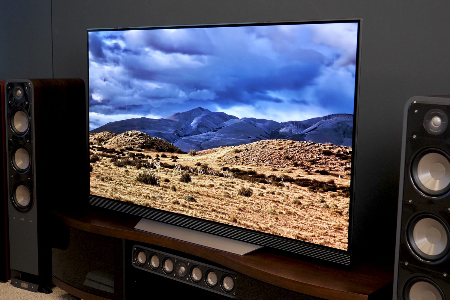 LG-E7-OLED-review-OLED65E7P-