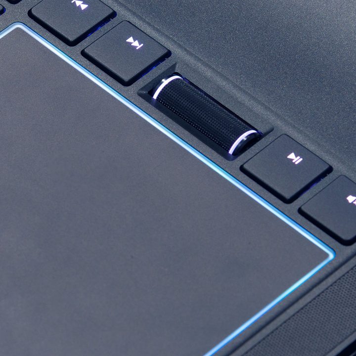 Razer Blade Pro 17 review roller key