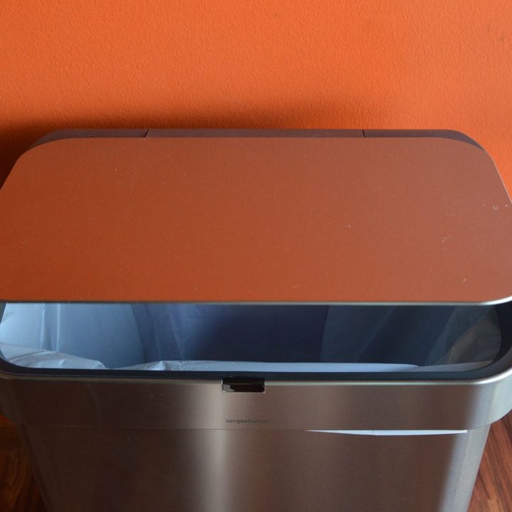 Simplehuman voice-activated sense can review