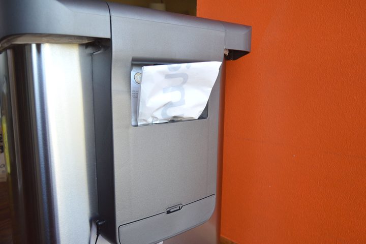 Simplehuman voice-activated sense can review