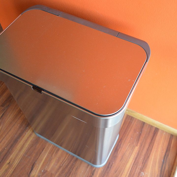 Simplehuman voice-activated sense can review