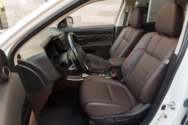 2018 Mitsubishi Outlander PHEV interior