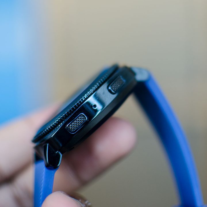 Samsung Gear Sport review side button