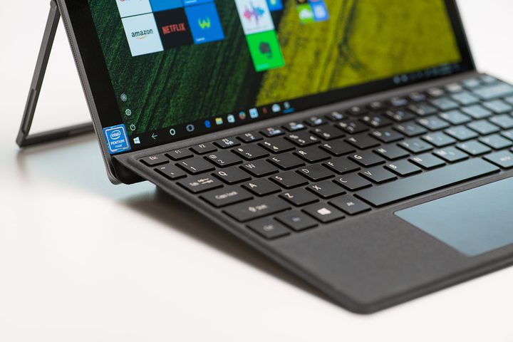 Acer Switch 3 review kickstand