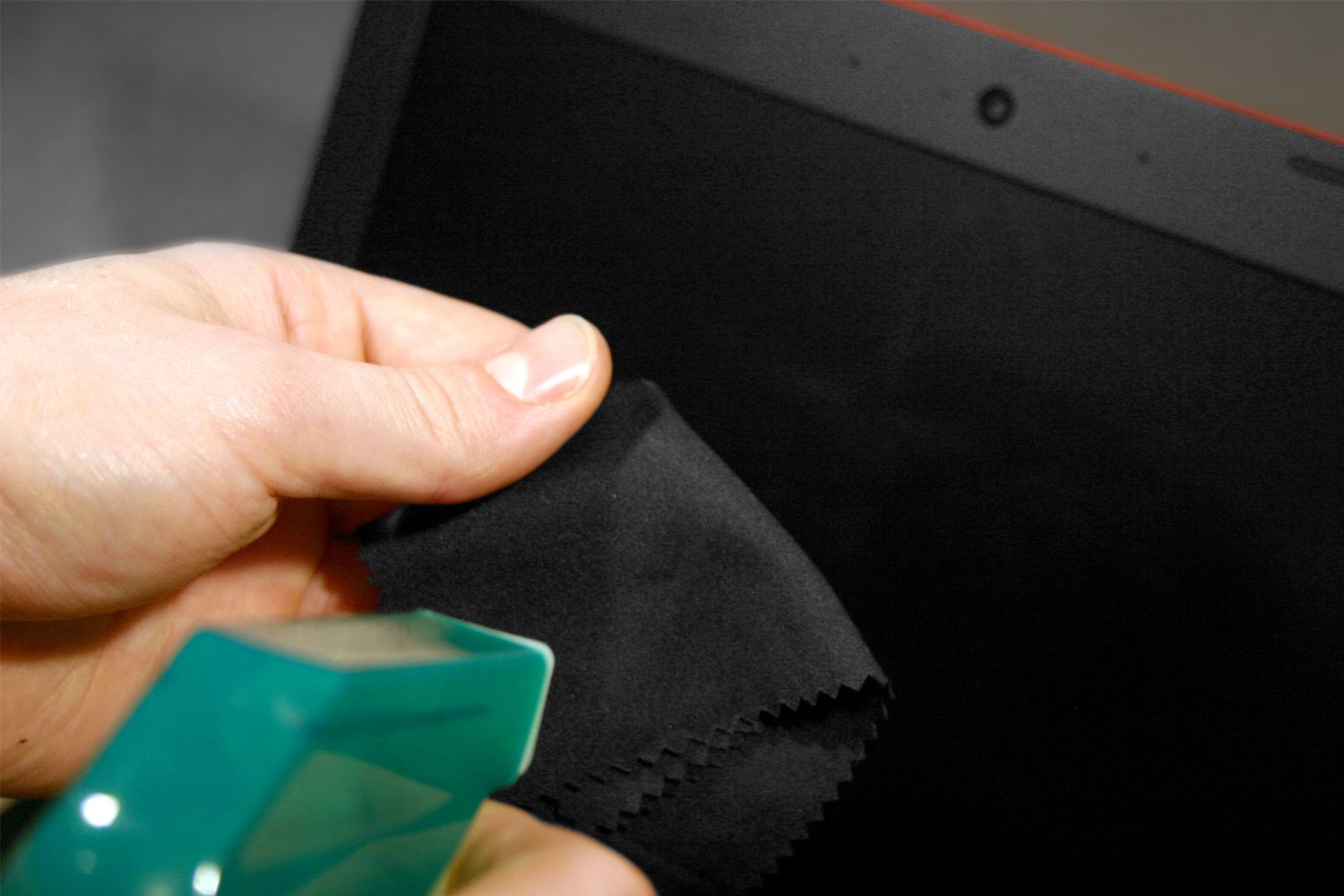 Step Out Notebook How to clean a laptop screen without scratching it - Digital Trends