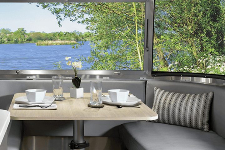 Globetrotter kitchen table