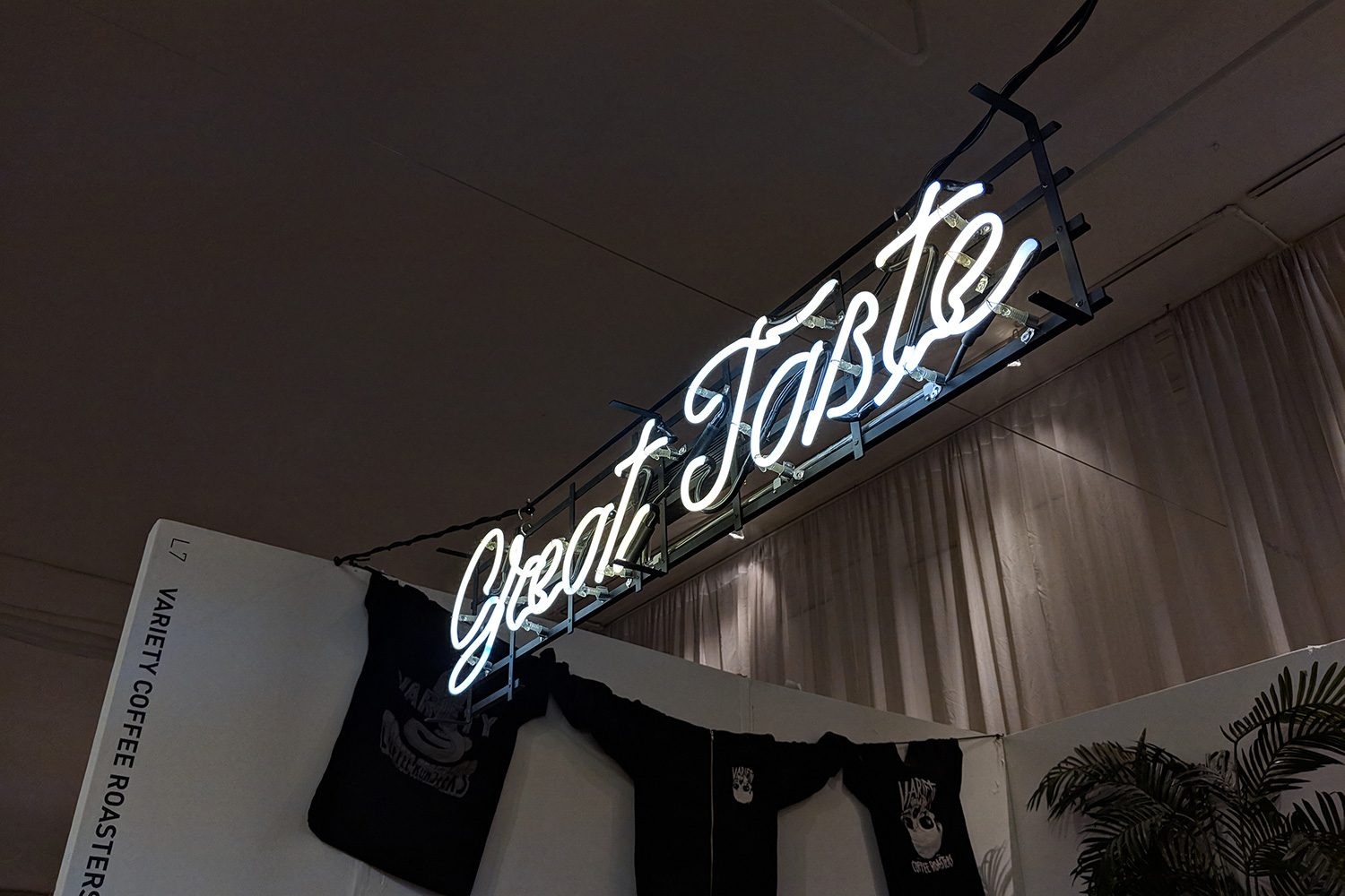 google pixel 2 review camera samples neon sign
