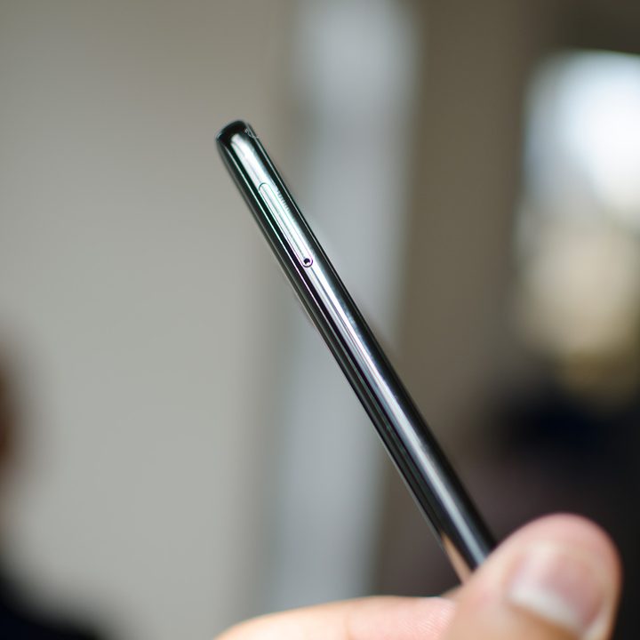 Huawei Mate 10 Pro review sim slot