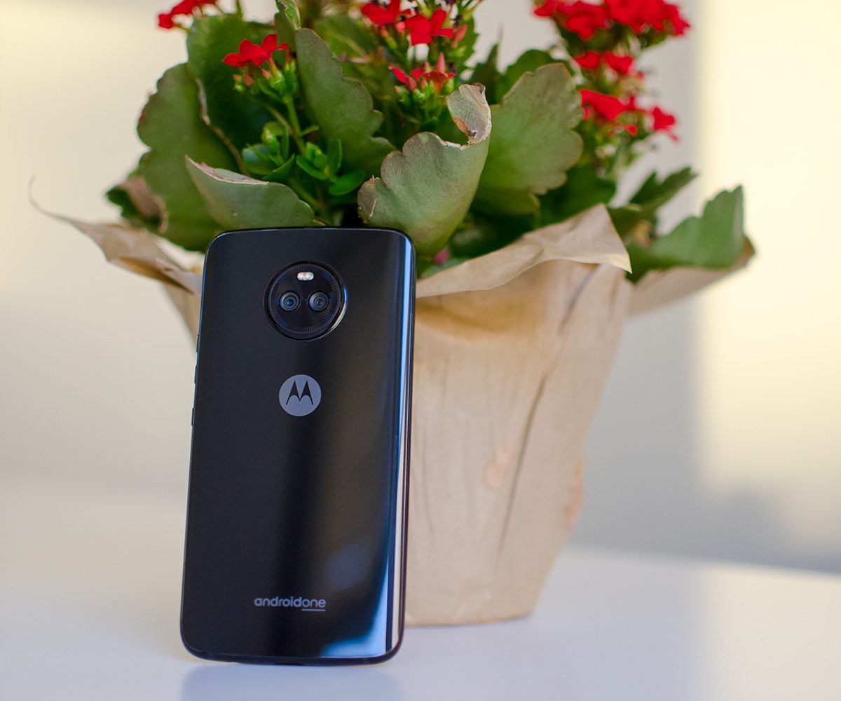 Moto X4 Android One review flowers