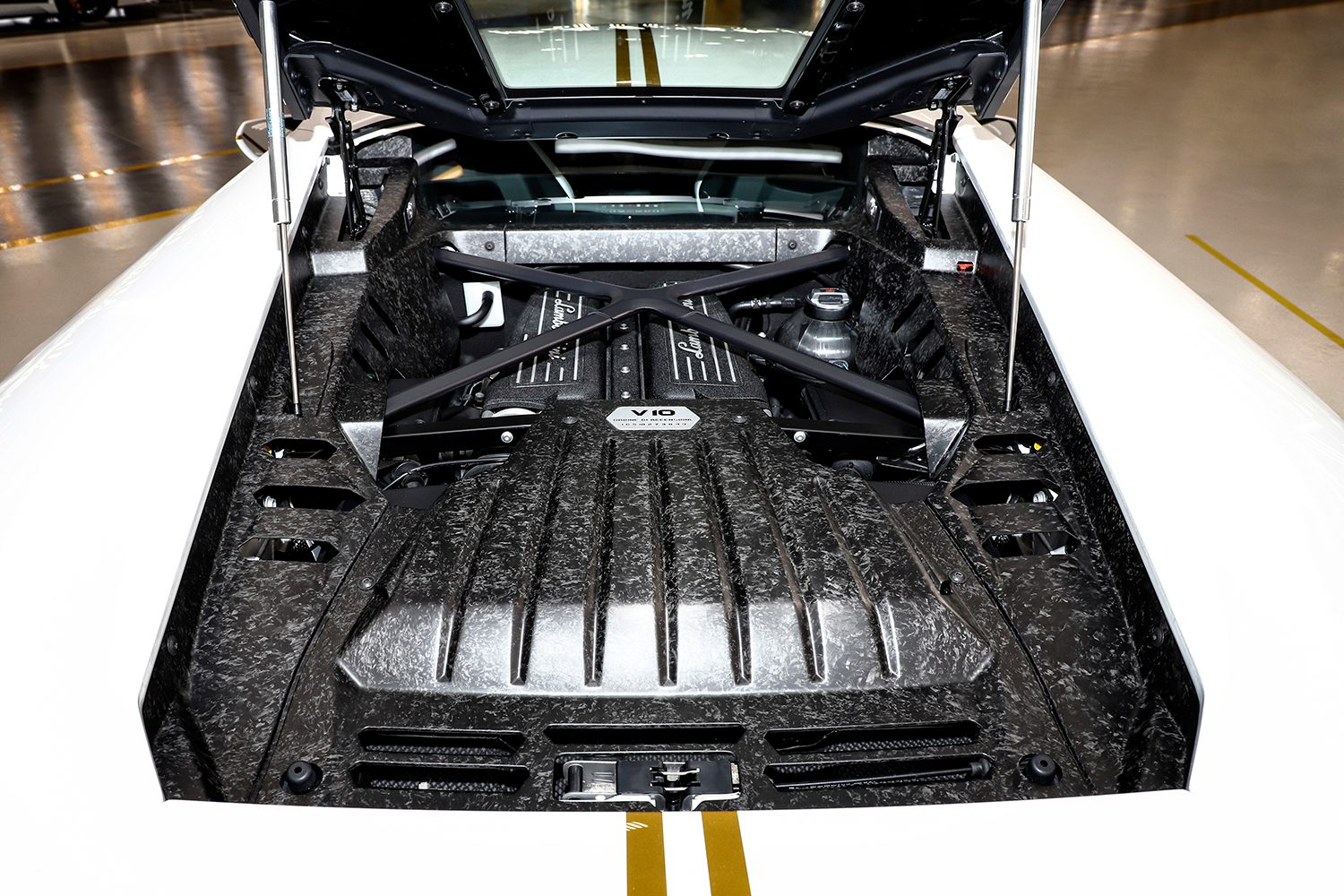 lamborghini gifts huracn lp580 2 to pope francis for charity 2017  digitaltrends gets a huracan 8