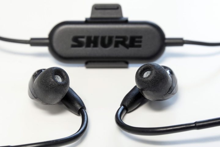 Shure SE215 BT earbuds review battery box