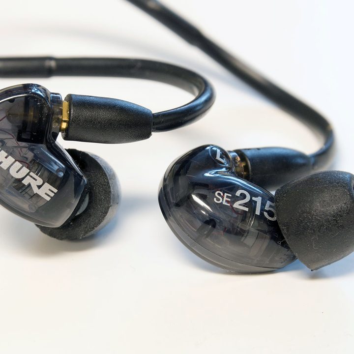 Shure SE215 BT earbuds review logos