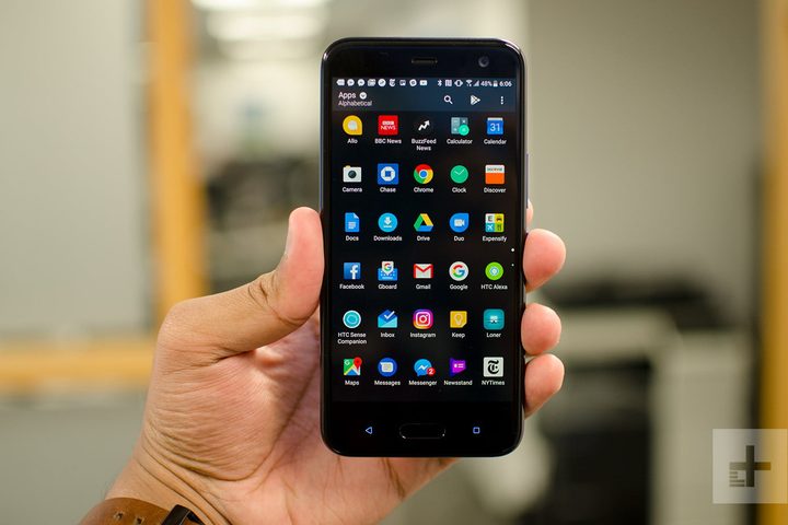 HTC U11 Life review apps