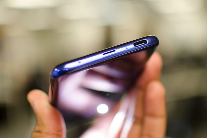 HTC U11 Life review charging port