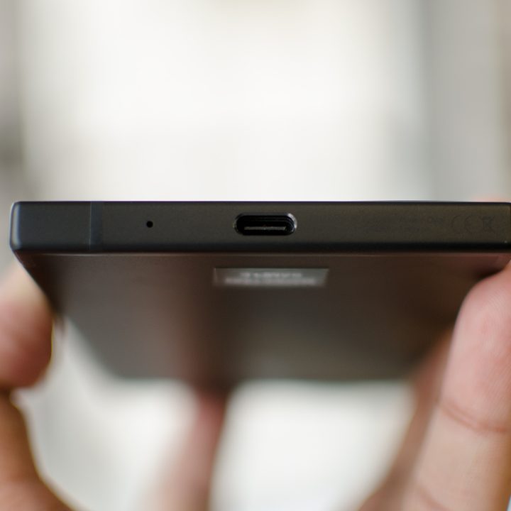 Razer Phone review bottom profile