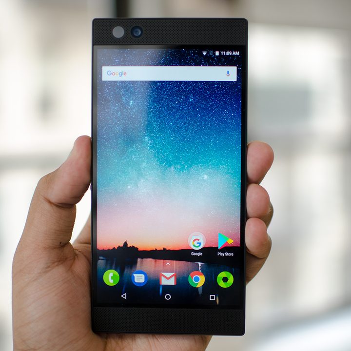 Razer Phone review home in hand