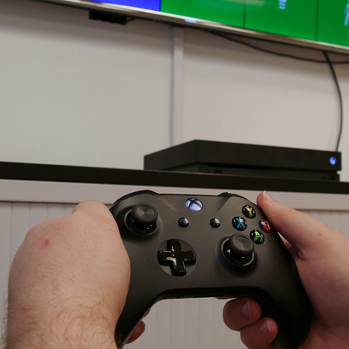 Xbox One X review controller hand