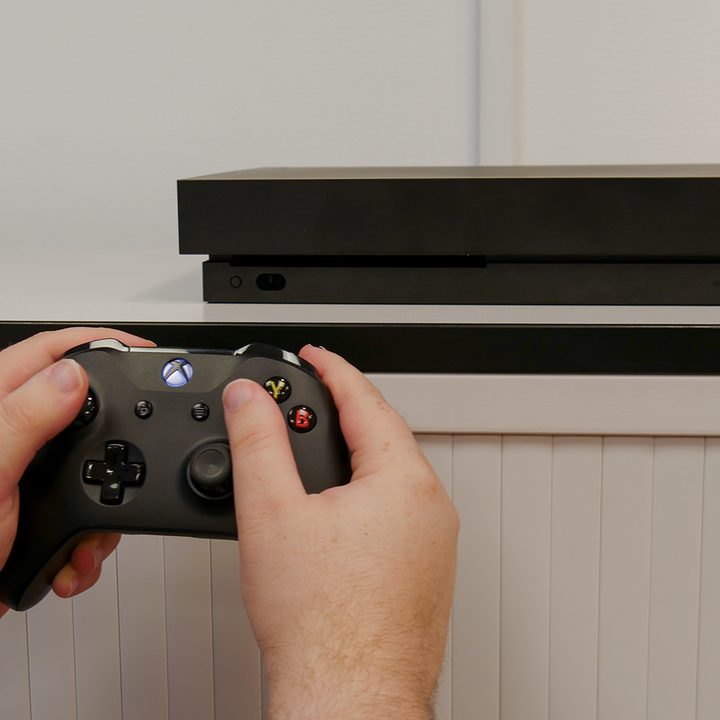Xbox One X review controller system