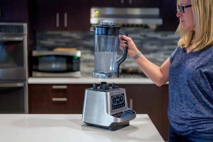 Elechomes CHS2001 Blender review heor hand