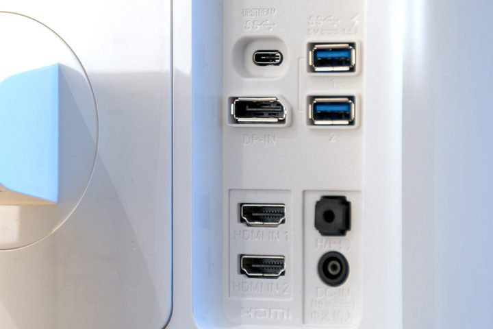 LG 32UD99-W review ports