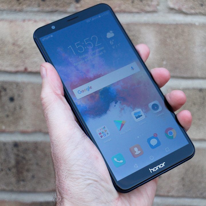 honor 7x review in hand full