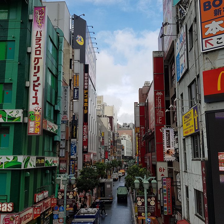 iPhone 8 Plus vs Note 8 camera showdown shinjuku note