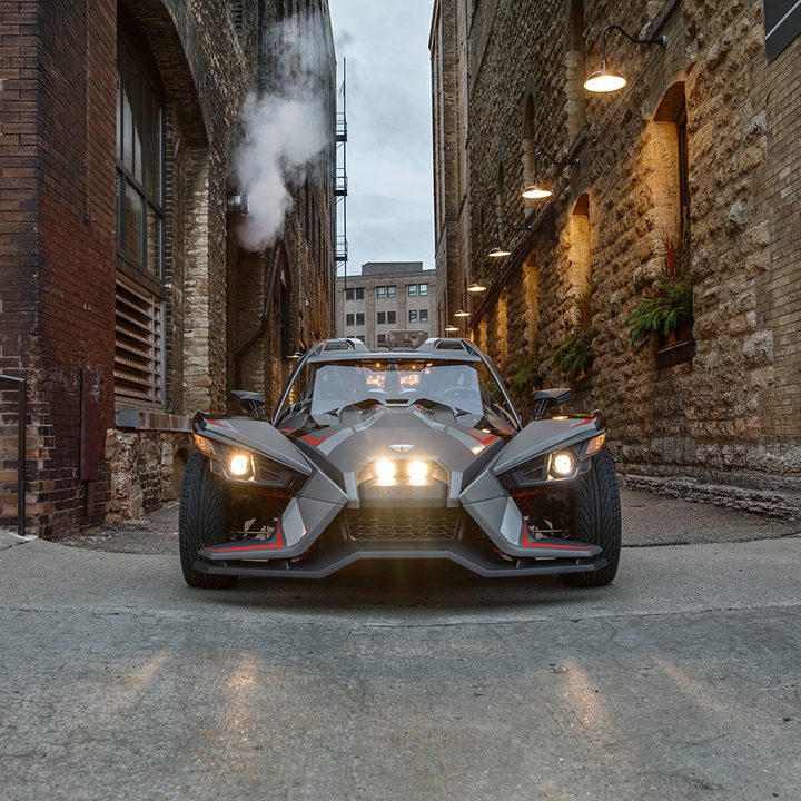 2018 Slingshot Grand Touring LE hero shot front
