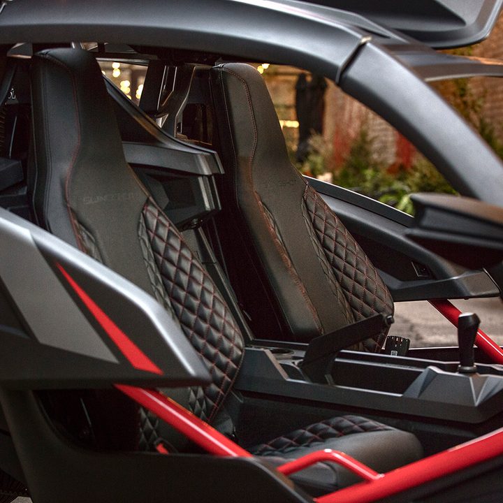 2018 Slingshot Grand Touring LE seats