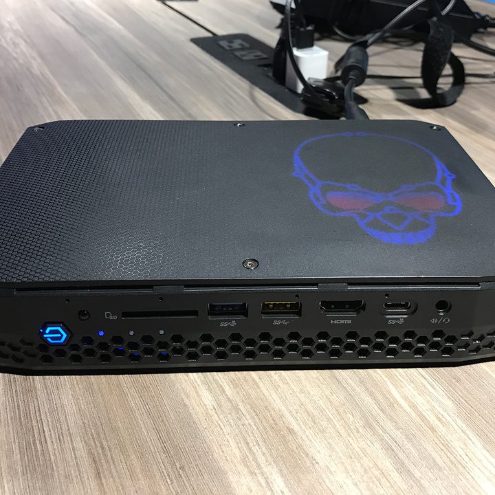Intel Hades Canyon NUC