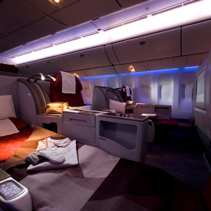 Qatar Airways Boeing 777-200LR Business Class
