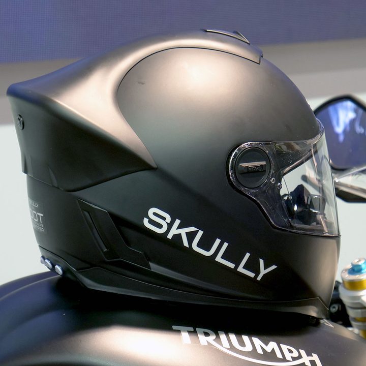 skully motorcycle helmet right