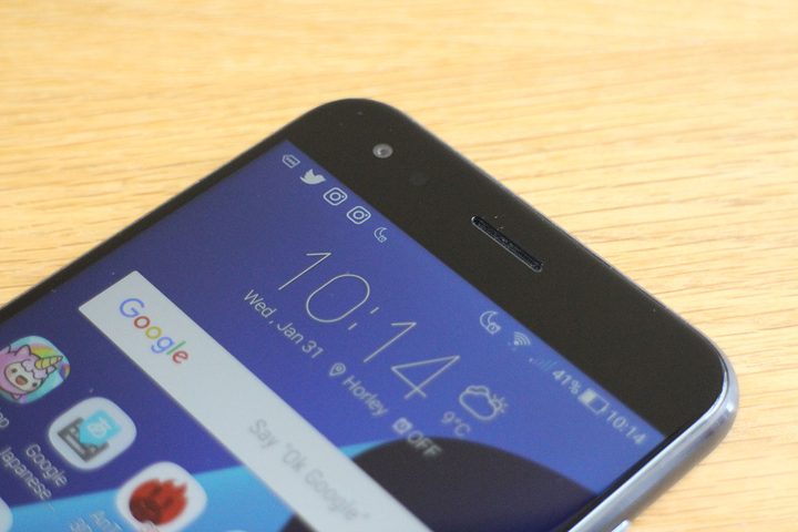 Asus Zenfone 4 Review top angle