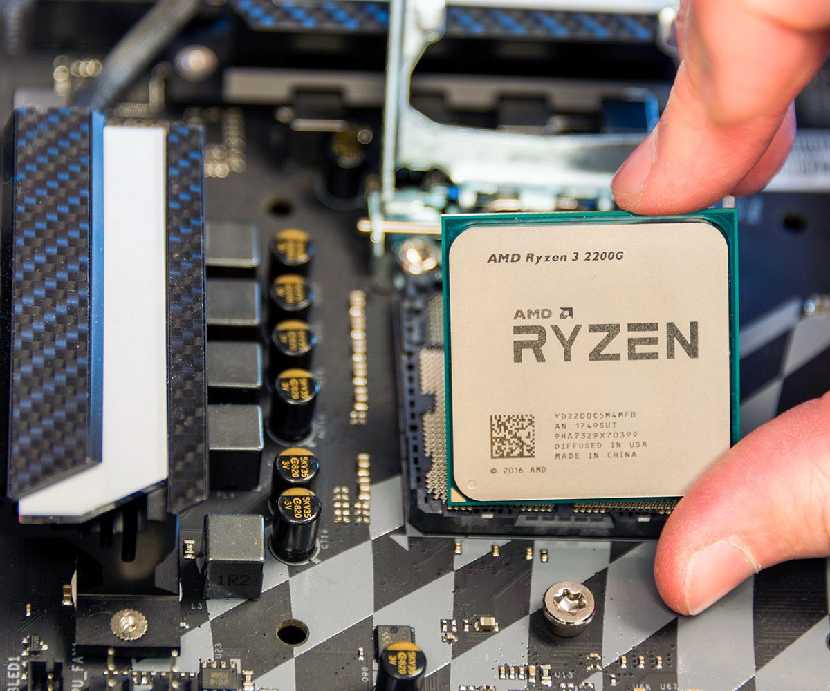 AMD Ryzen 5 2400G & Ryzen 3 2200G Review fingers motherboard
