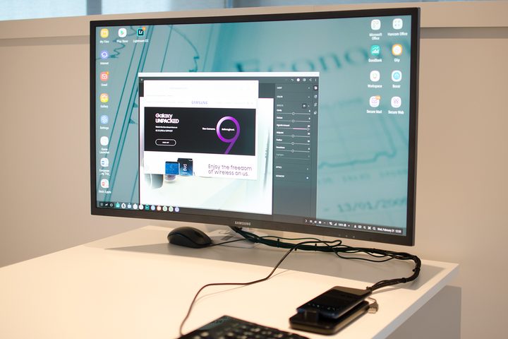 galaxy s9 hands-on review dex monitor