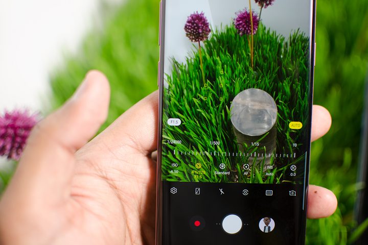 galaxy s9 hands-on review photo grass