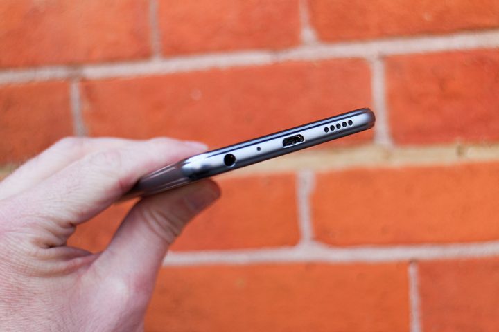 Honor 9 Lite review micro usb
