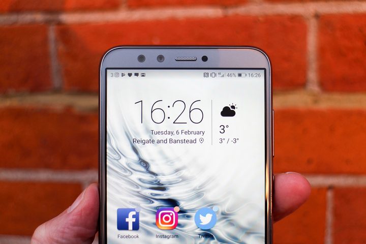 Honor 9 Lite review top front
