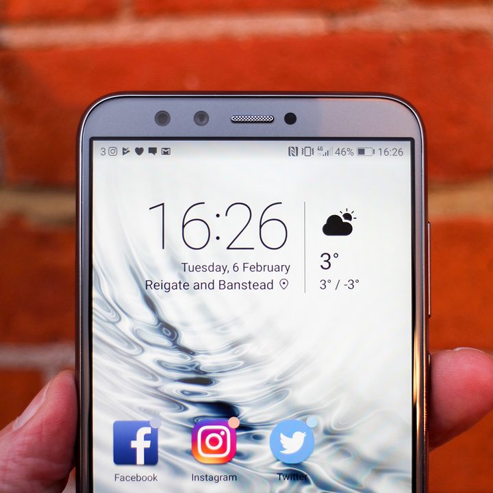 Honor 9 Lite review top front
